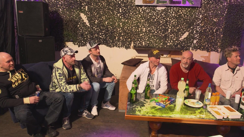 DEUTSCHLAN PORNO XXX: Dubbele penetratie seksfeestje met en geile blondines