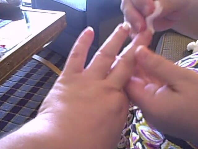 BBW nurse Vicki adventures with friends: Remove my toe and fingernail polish