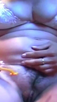 Devorando peludo coño maduro hasta el orgasmo mojado