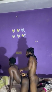 Rabuda preta foge