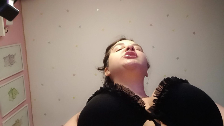 Bunny Looner: 做大泡泡时的底下景色 - Bunny looner