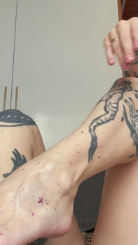 Jerking off to the Feet of the Goddess with the Addition of Cream and Glitter