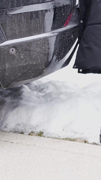 Aiuto, la mia auto è bloccata nella neve.