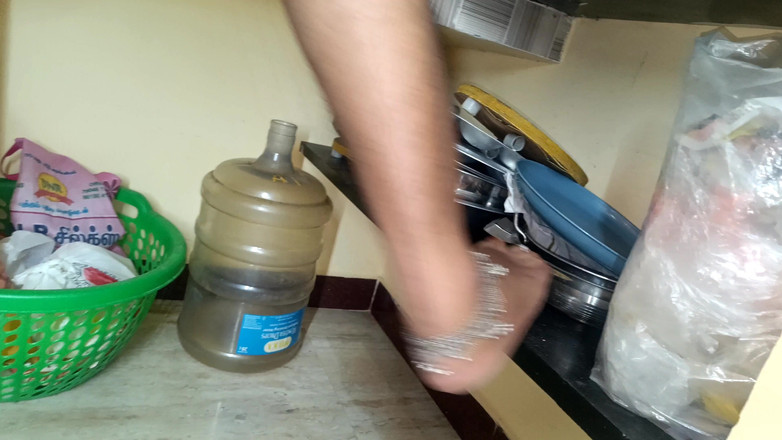 Pushpa porn: Percintaan di dapur suri rumah