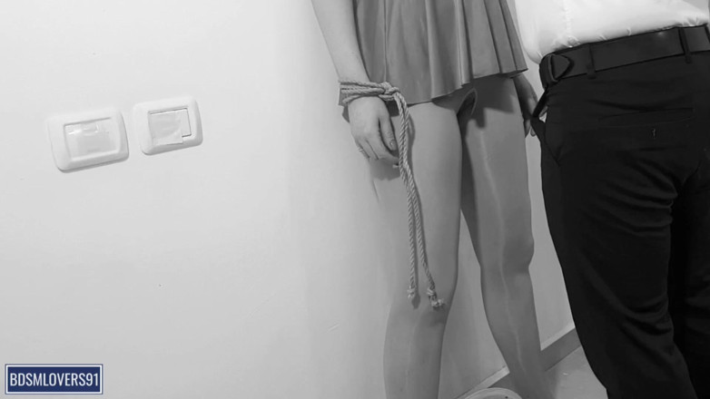 Bdsmlovers91: バケツの中のおしっこで泣いた