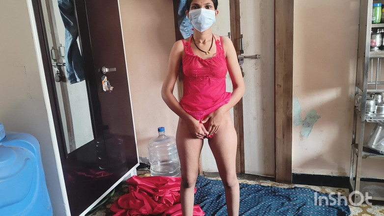 Desishycouple: Shivani 第一次尝试比基尼