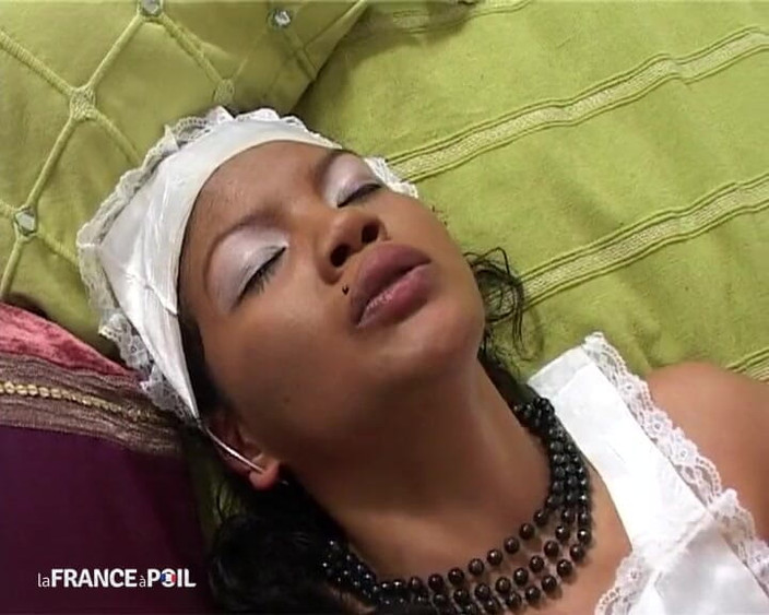 Rue Chaude: Hübsche krankenschwester von inseln bekommt ihren arsch von doktor geritten...