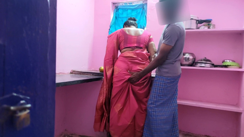 Mathvan: Tante lagi asik ngentot pakai stoking seksi