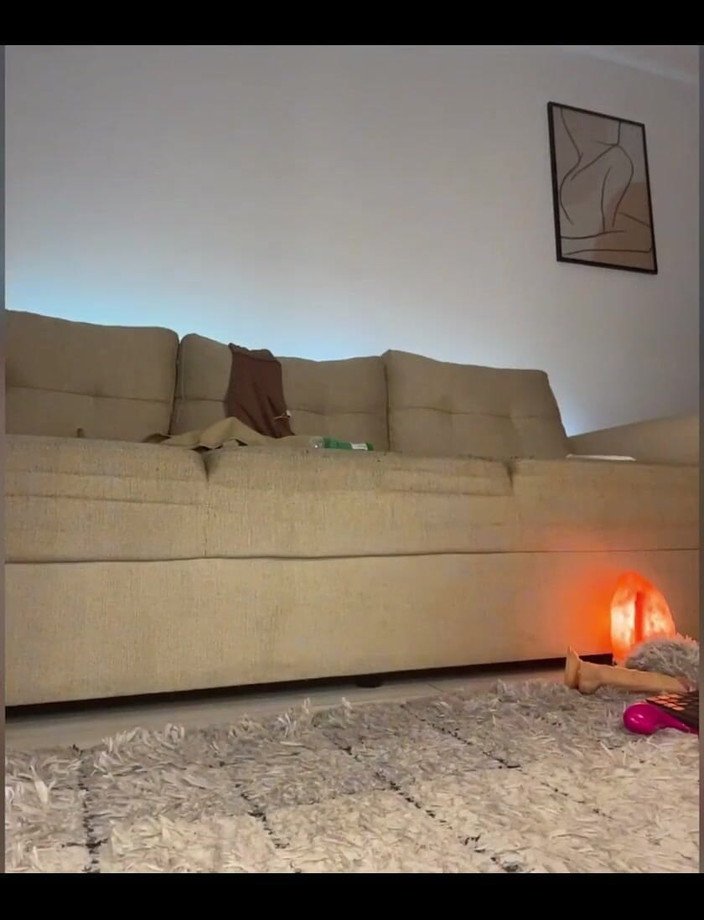 JuiceLussie: Pipe baveuse à poil dans l’huile