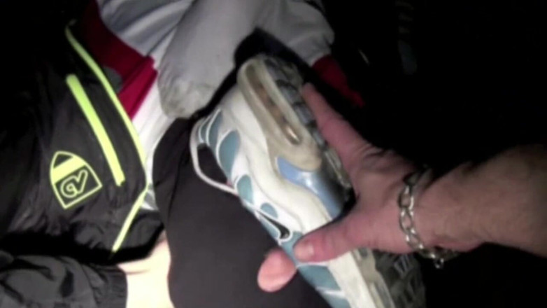 Sneaker Sex Kinky: Humillación extrema en zapatillas fetiche