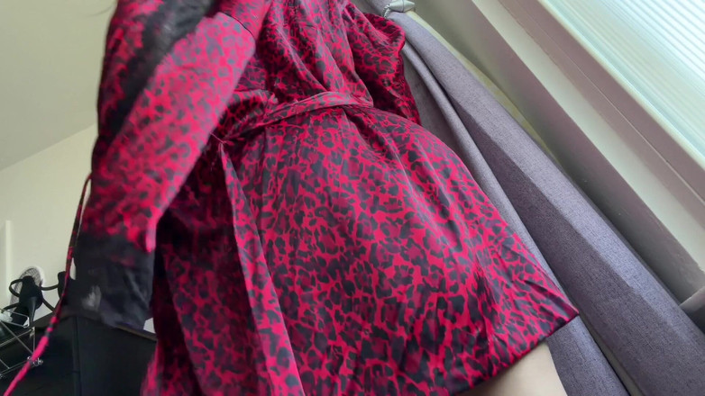 Ms_Emmy_Lynn: 새틴 로브의 프리스키