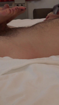 Hospodyňka footjob pomalé smyslné tření chodidel domácí