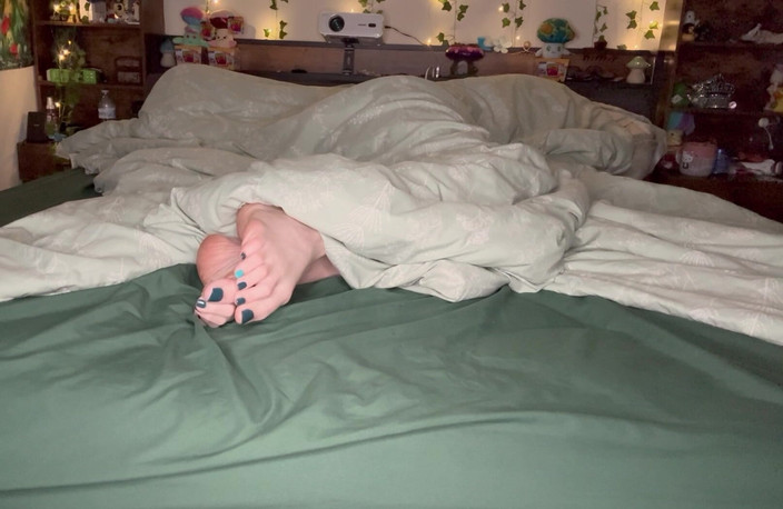 Peppermint Giantess: 졸린 크기 16 발바닥