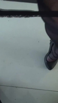 出众的大奶熟女在第一人称视角中被肛交
