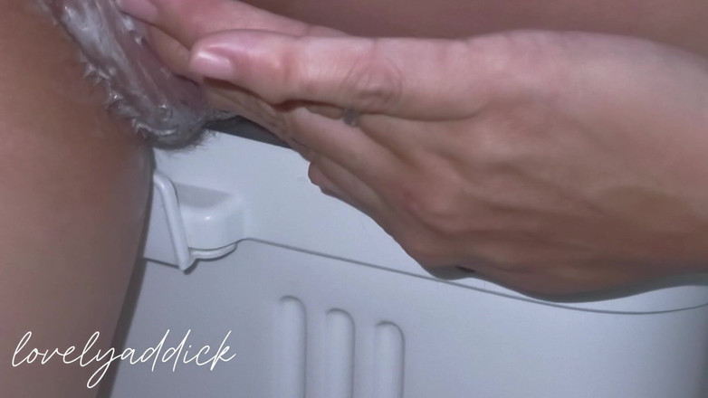 Lovelyaddik: Babae Inabutan Ng Libog sa ibabaw Ng wasmachine. Pinayaddick