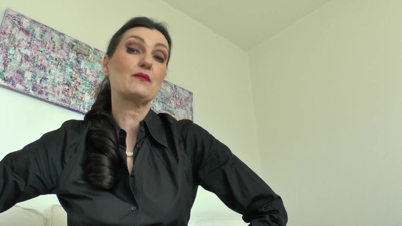 Lady Victoria Valente: Lik mijn zolen en ruik mijn laarzen