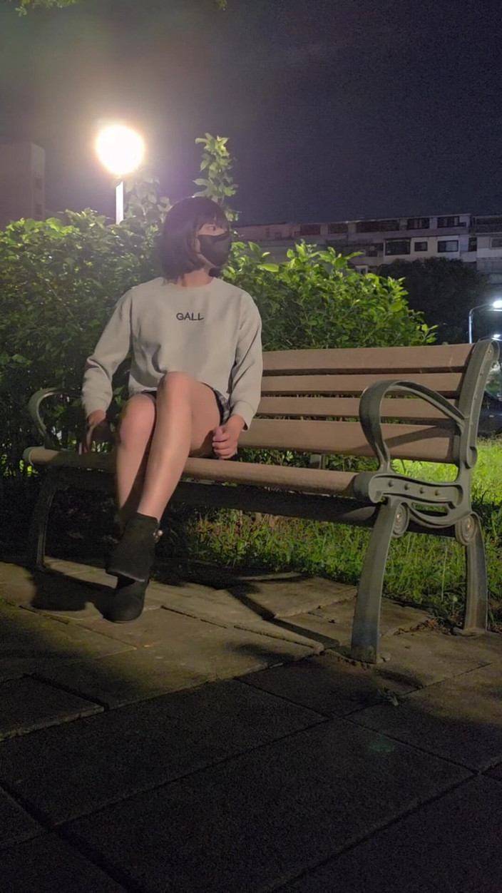 Taiwancdgirl: 섹시한 시메일 팅쉬안이 야외에서 자위하고 손을 씻는다