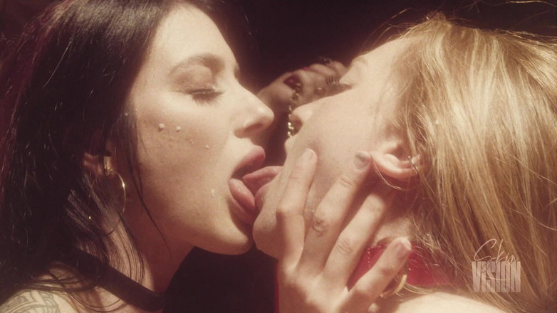 SkinVision: Lesbické sexuální čarodějnice zkazí nevinného - Luna Luxxx &amp; Kasara Wood &amp; Fiona Fox