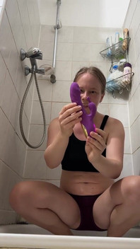 O dildo roxo é melhor que seu pau?
