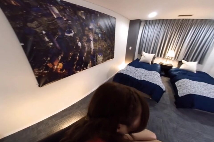 EAGLE-VR: Het nr. 1 cabaretmeisje wordt opgepikt en mee naar huis genomen! 1/2