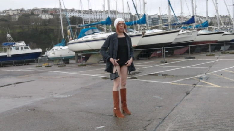 The Midnight Minx: Yacht club, car wank, street flash