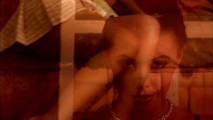 Hardcore Solo: Hnědovlasá holka předvádí své sexy tělo při svlékání