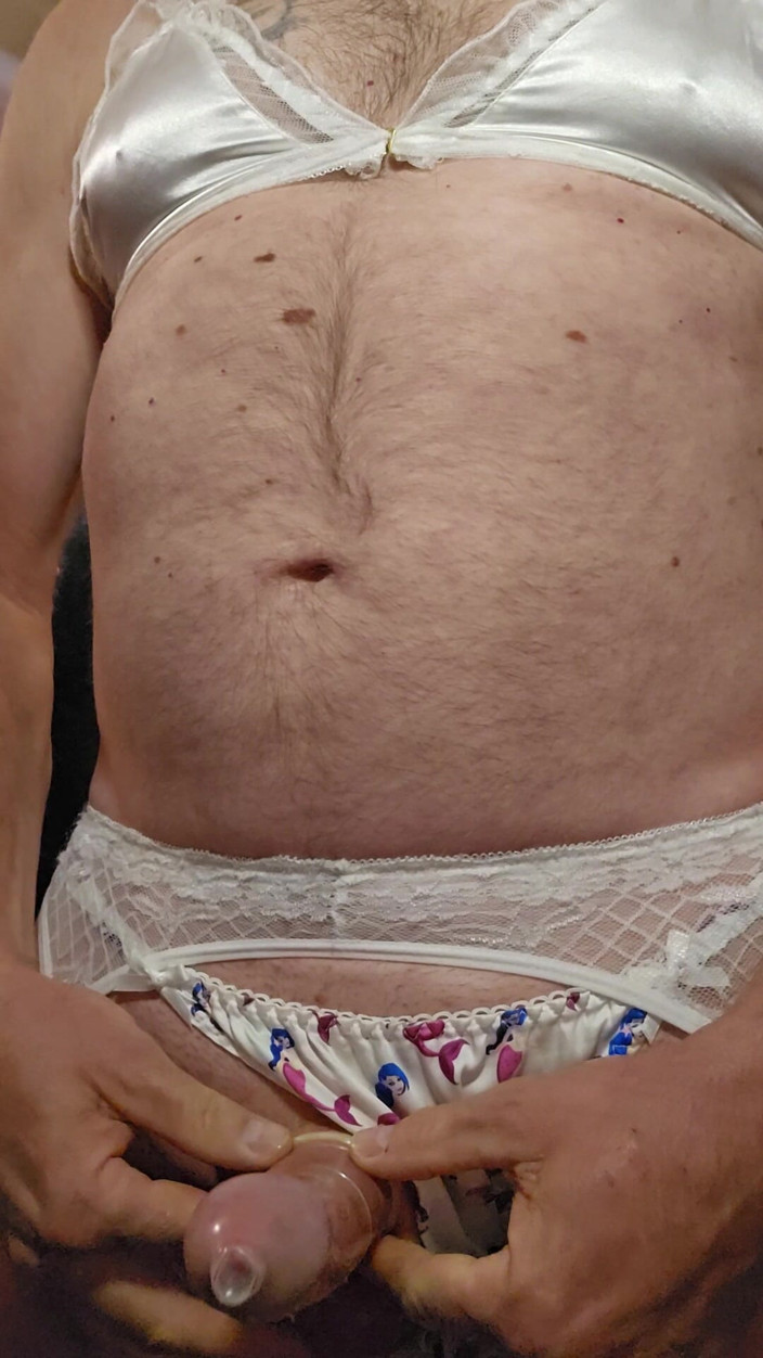 Fantasies in Lingerie: Ejaculare cu prezervativ în satin