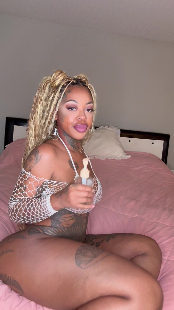 Spoiledprincessxx: Spoiledprincessxx olejuje tlustý zadek a kundičku