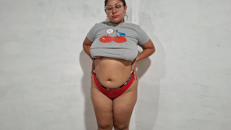 SugarPose: 그녀의 속옷을 입고 튀어오르는 거유 라티나