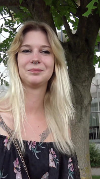 Niemiecka skaut - chuda niemiecka nastolatka 18 Lara Blond podnieś się i porozmawiaj z pierwszym castingiem jebanie