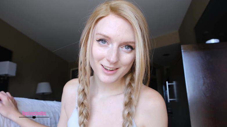 Destination Kat: Calcinha na frente da melhor amiga