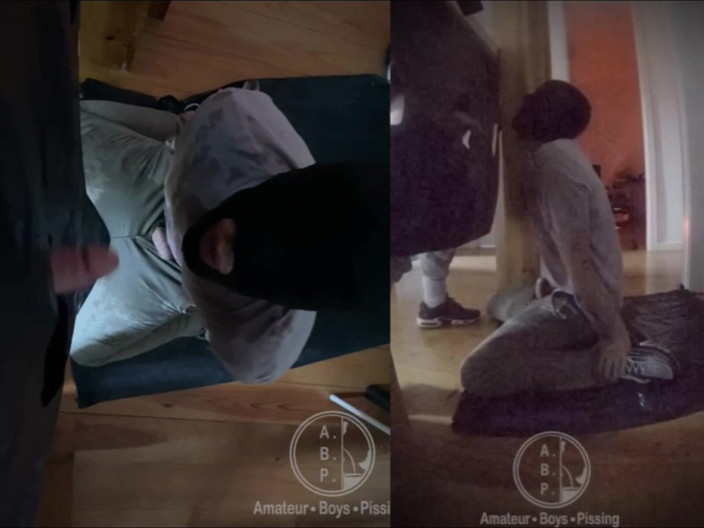 AmateurBoysPissing: Chico Amateur Ordenado a Ponerse De Rodillas, Con Los Ojos...