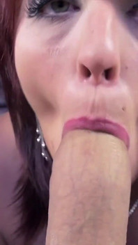 La Grossa MILF Matura Tradisce E Ingoia Lo Sperma