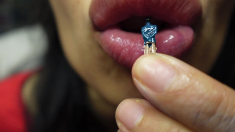 Asmr_mouth: La gigantessa ama leccarti e succhiarti tutto