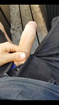 Who likes outside wank?