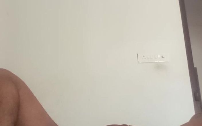 Bedroom: Индийский анальный огурец в спальне, видео с выступлением