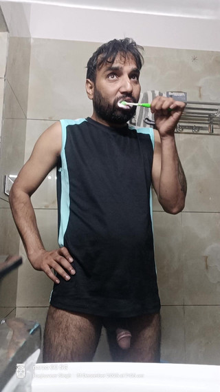 Rajasthani-old-lover: Uomo indiano desi gode la doccia e spettacolo di masturbazione...