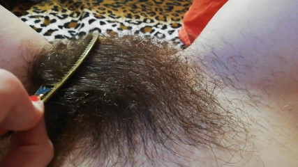 Cuteblonde666: Coño peludo fetiche cepillando el arbusto