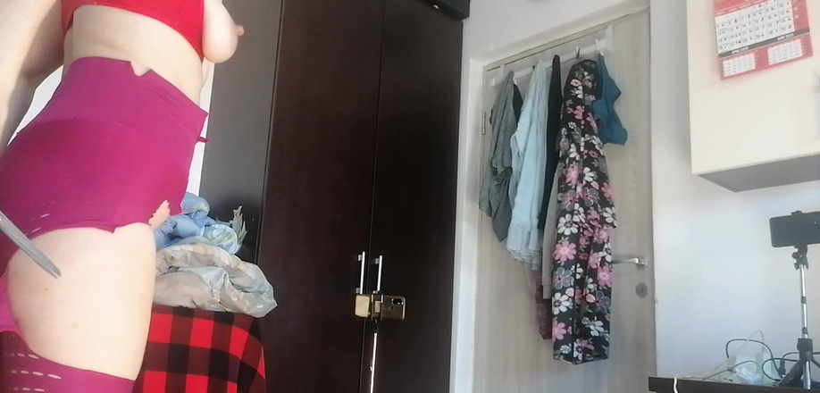 Amateur_MS: Latina sexy se divertindo experimentando roupas e cortando-as