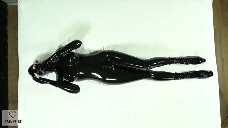 Lizanne: Bound and Vibed