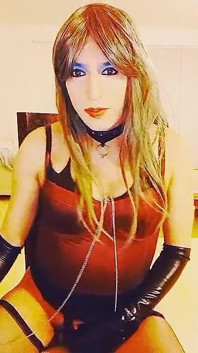 Tammysissy mastürbasyon yapar ve boşalır