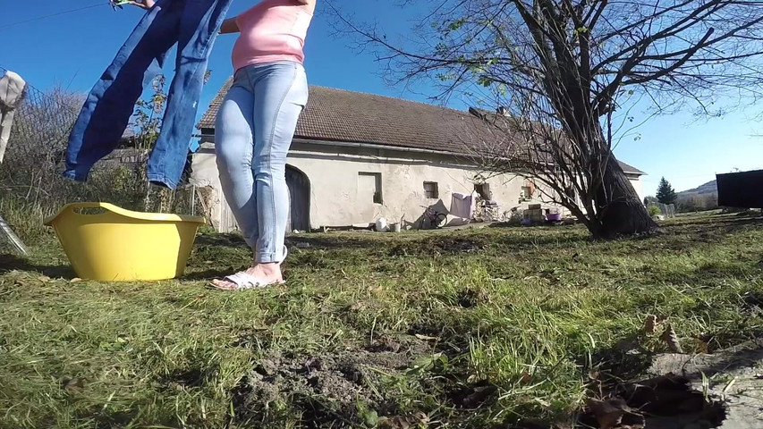 Wetting Jeans When Hangs Laundry (Aqua Pola)