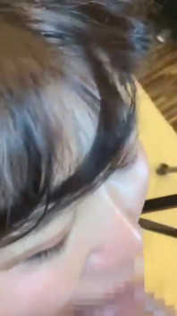 Facecum debuut, jongensachtige schoonheid voor kort haar verandert een ondeugend moment in totale chaos