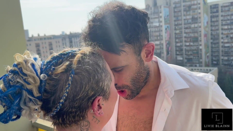 Livie Blainn: Açık havada oral seks