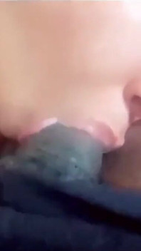 Oooh bébé se laisse décorer en commençant par mon visage et le mur, éjaculation sur mon visage mignon d’ébène