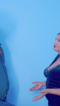 Peituda MILF Esposa Não Satisfeita Com O Pau Do Marido