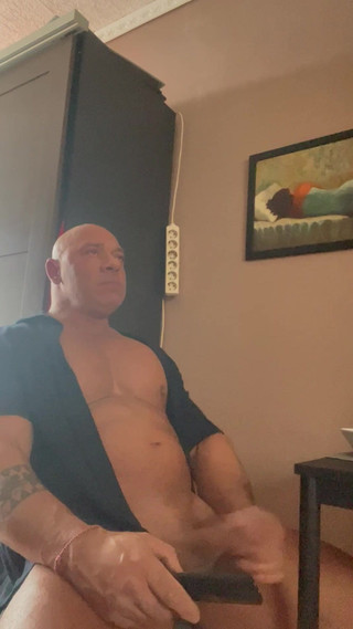 Mr. Guru: ロング・ワンク・アマチュア・ボディビルダー