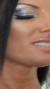 Tatuada peituda milf Elicia Solis fodida e ordenhada de Dean Van Damme