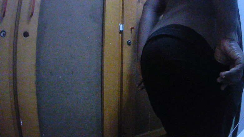 Livetopmodels: Pointing My Virgin Ass During Video Call