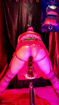 Haciendo Twerking En Minifalda Montando Mi Dildo 4